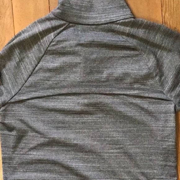 Reebok gray half zip pullover top size small​ - Picture 4 of 7